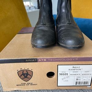 Black leather short Ariat riding boots